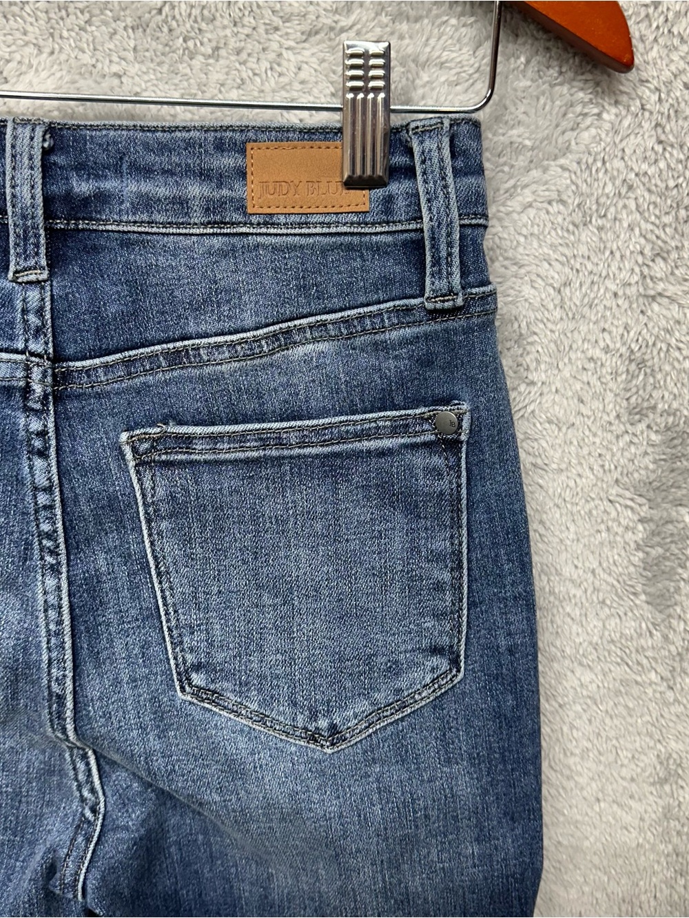 Judy Blue Slim Boot Jeans Womens Size 3/26 Medium Wash Stretch Side Slit Hem - Picture 4 of 9